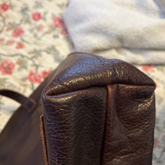 Portland Leather Medium Crossbody Coldbrew - Picture 8 of 9